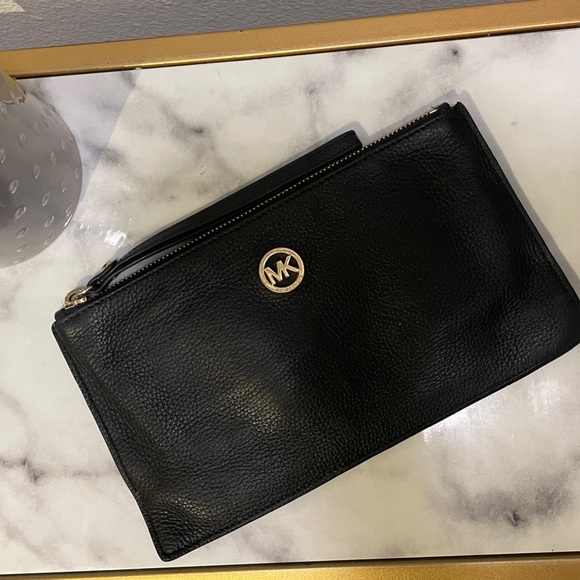SOLD Michael Kors Wristlet - Picture 8 of 9
